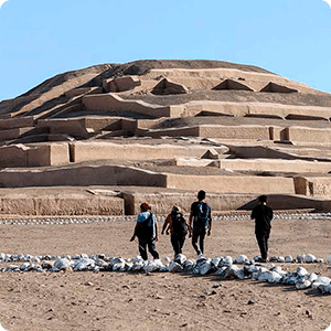 Visiting Cahuachi in Nazca