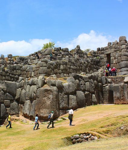 Visit to the fortress of Sacsayhuaman.