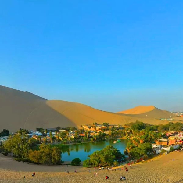 Visiting the amazing Huacachina Oasis.