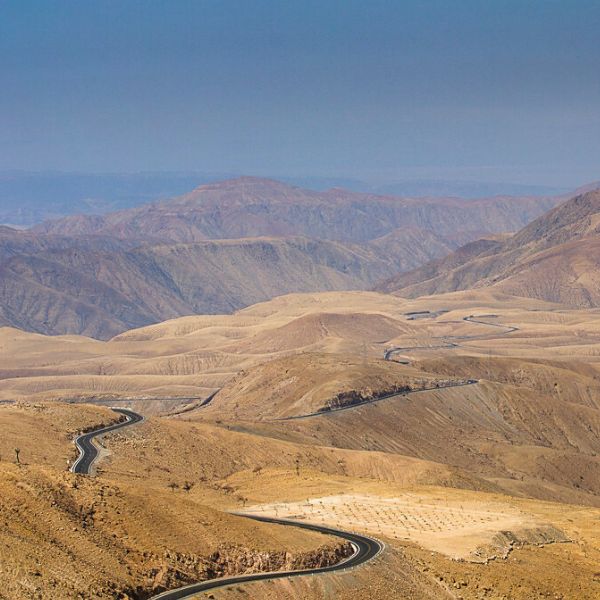 ourney from Arid Coasts to Majestic Andes – Experience Breathtaking Landscapes Along the Way